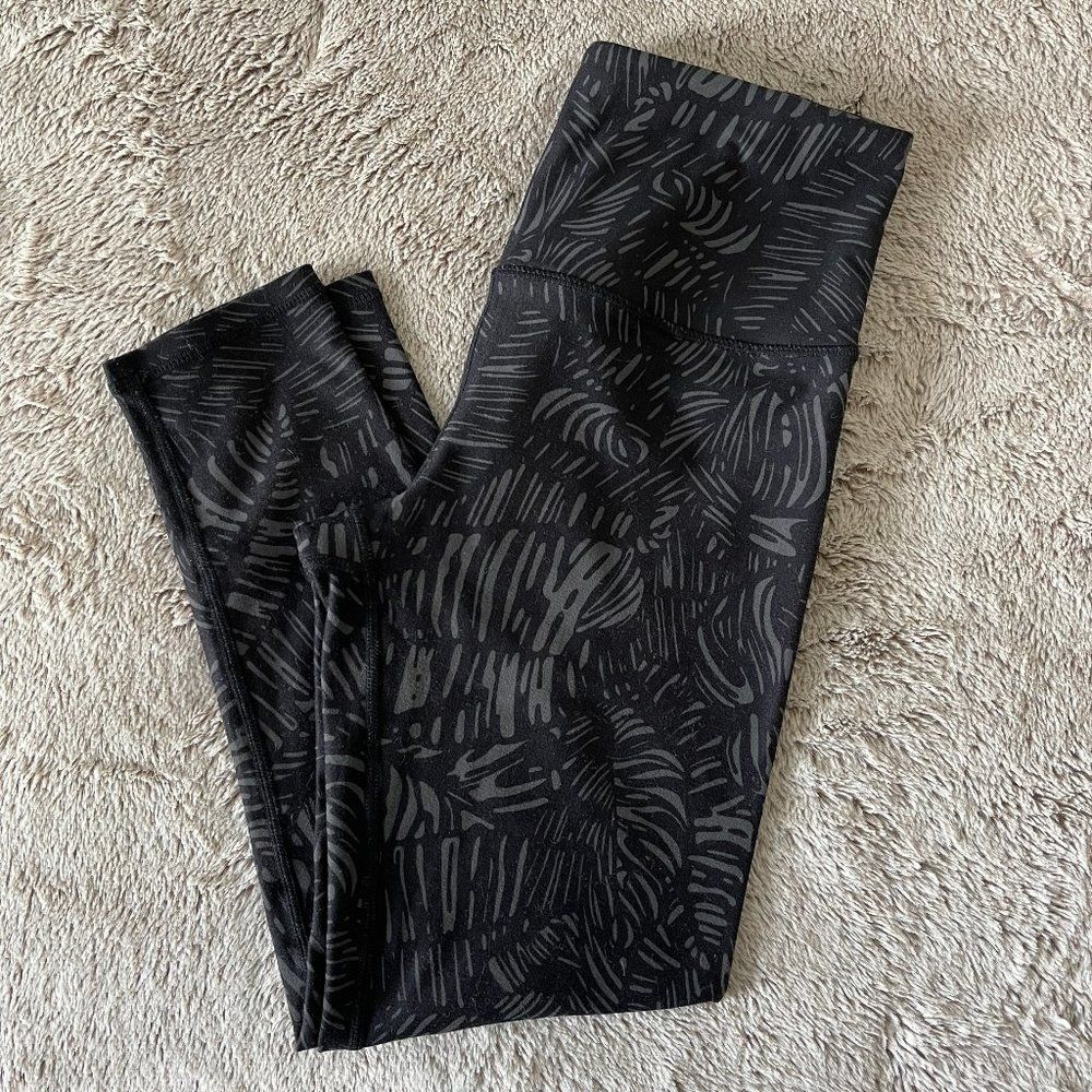 Sol & Mane Alana Palm Capri Leggings - EUC - Size Medium